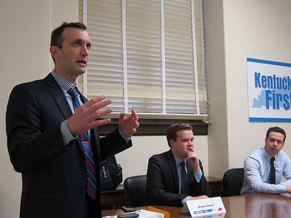 Political science lecturer Dan Birdsong introduces alumni panel on legislative office careers.