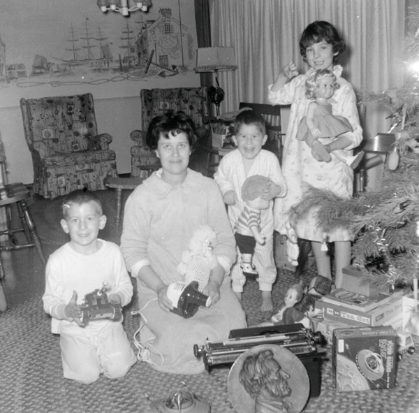 Erma Bombeck and children, 1964