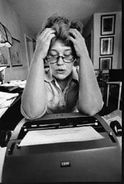Photo of Erma Bombeck at her typewriter