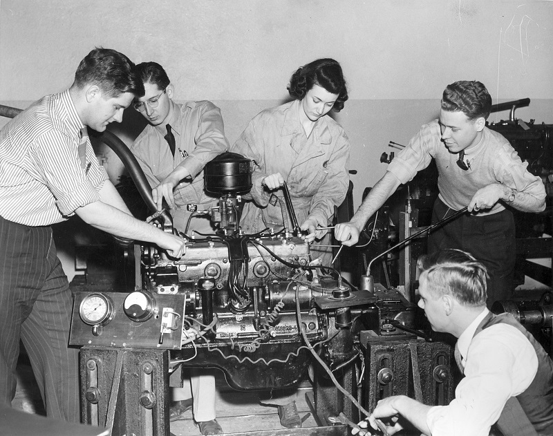 Photo of students in an engineering lab