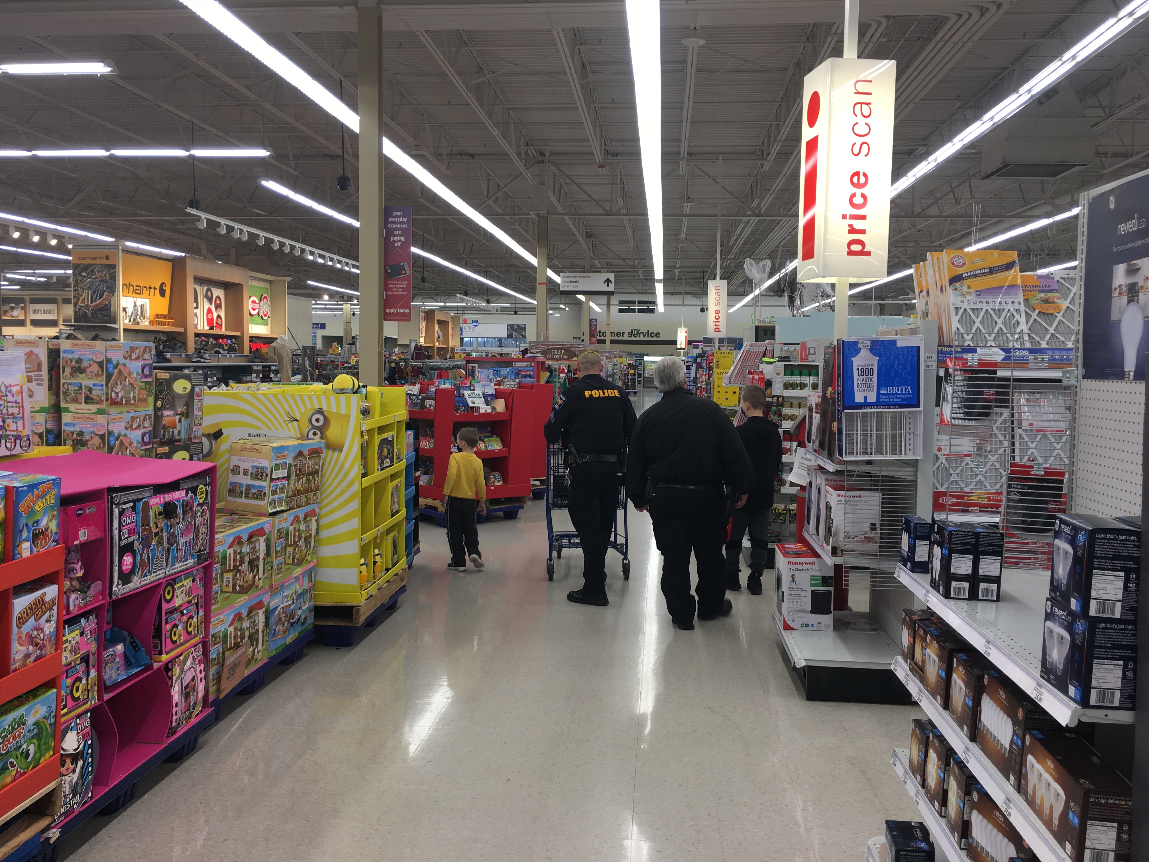 Officers help a child shop for Christmas