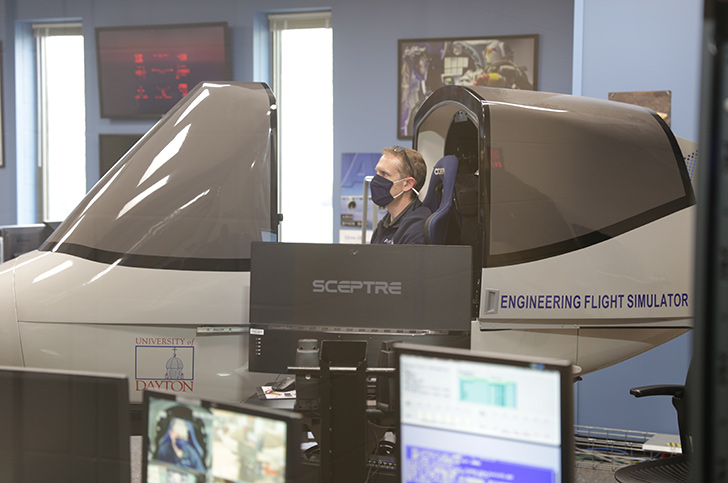  Pilot Frank Delsing judging student design inside UD's Merlin Flight Simulator for the IT Flies competition.