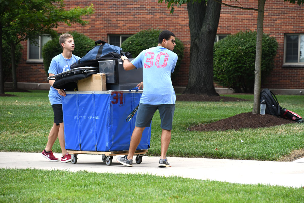 Students help move in