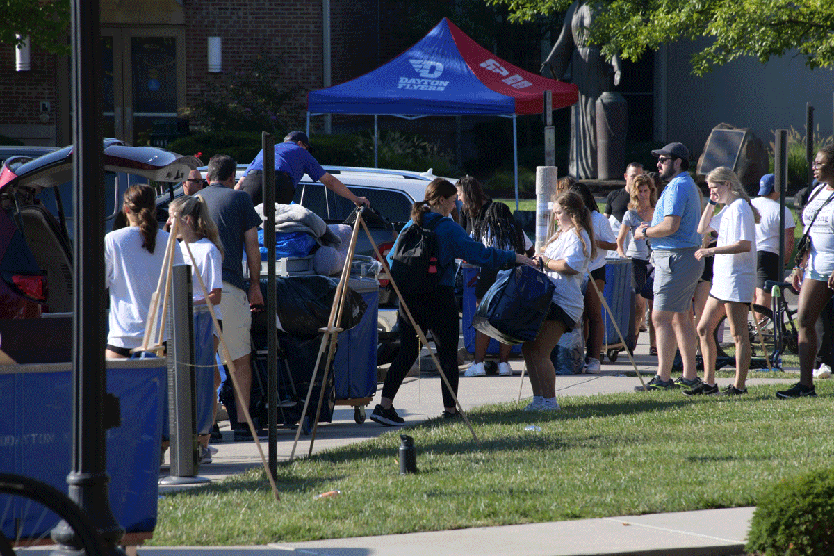 Members of the Blue Crew help new students move in.