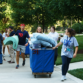 Students moving in during move-in weekend. 