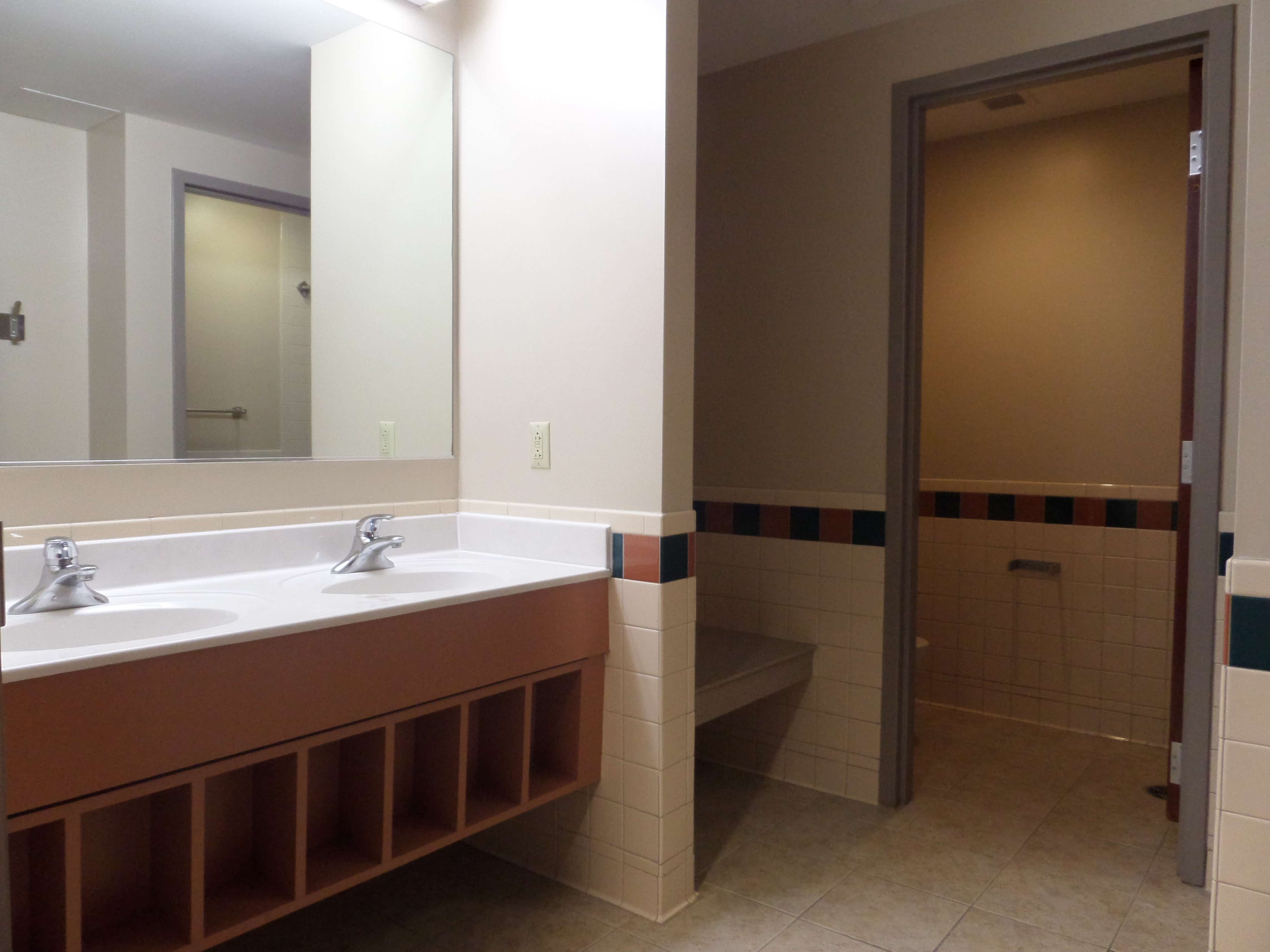 Shared bathroom per suite