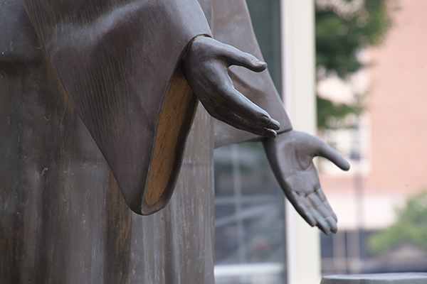 Mary statue hands